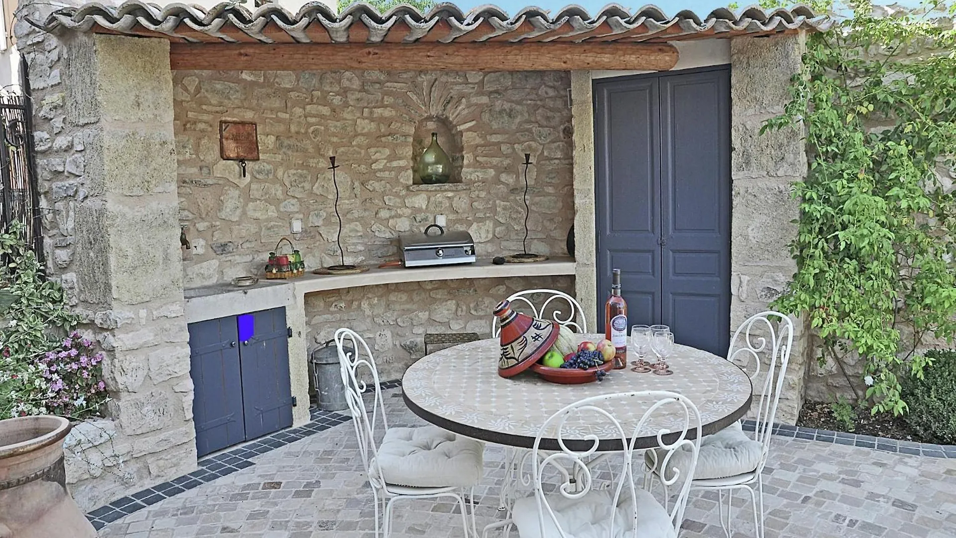 Luxurious Villa In Aix En Provence With Jacuzzi Venelles